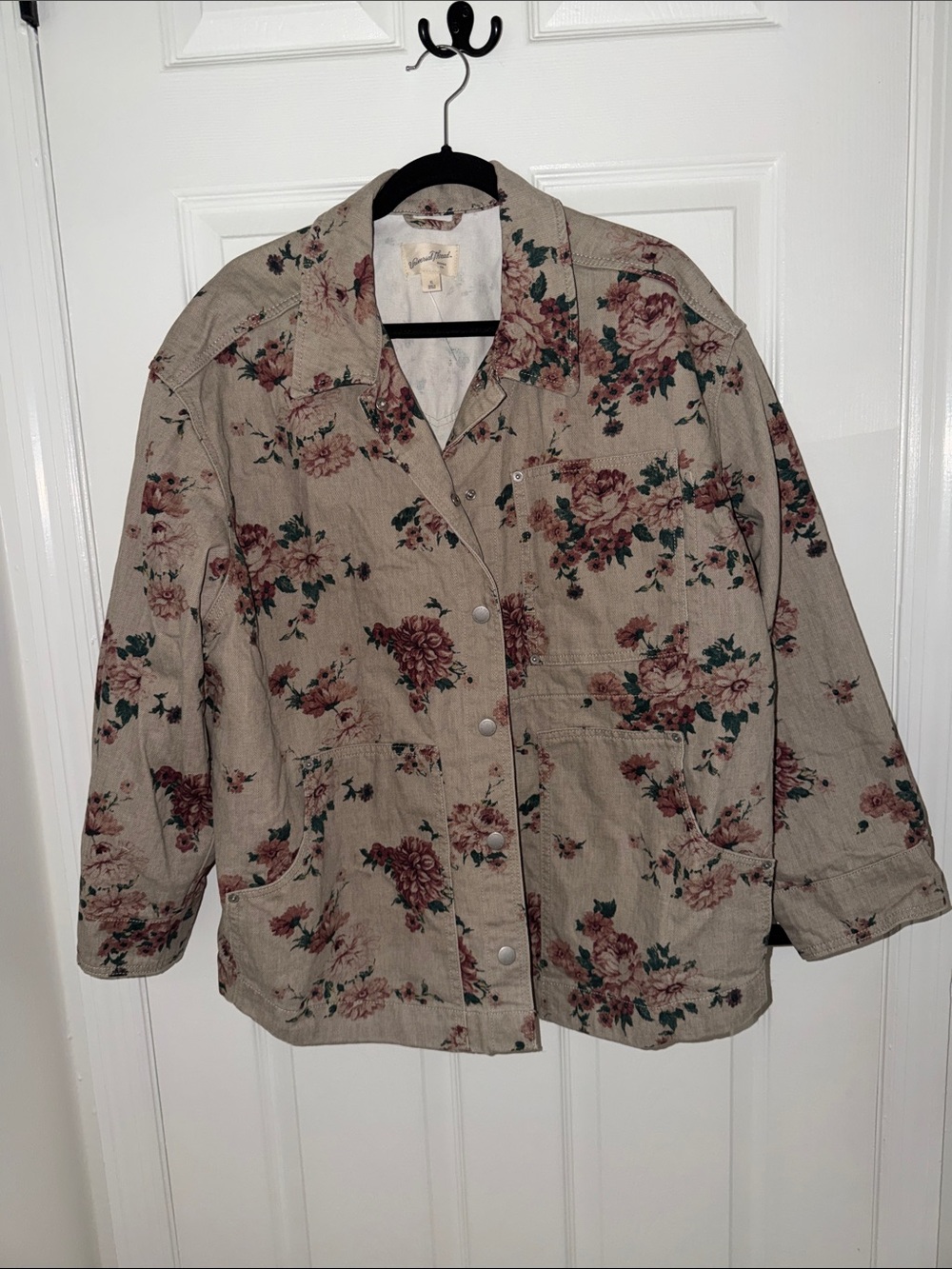 Universal Thread Beige Floral Utility Jean Jacket with Rose Print